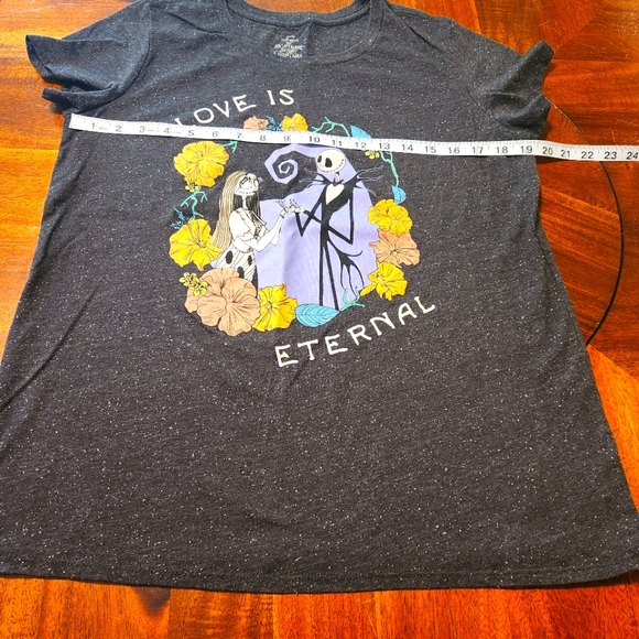 Disney's Nightmare Before Christmas Women's 2X Shirt - Picture 4 of 5